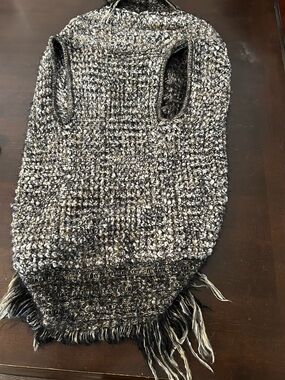 Cozy Knit Fringe Sweater Vest - Black & Gray
